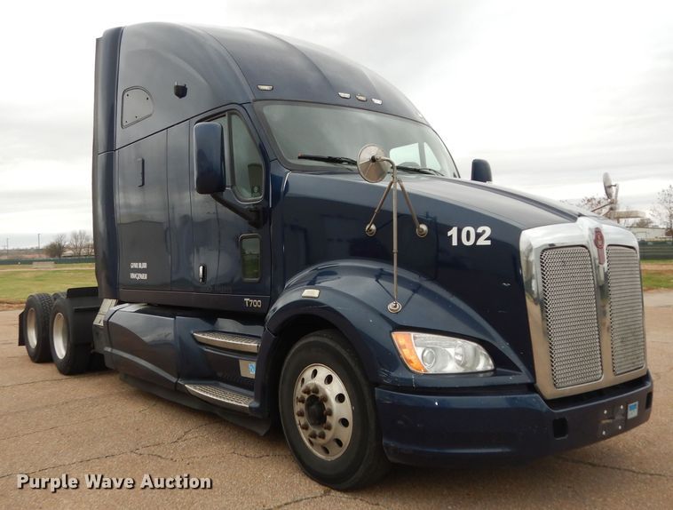 image for item DI6850 2012 Kenworth T700  semi truck