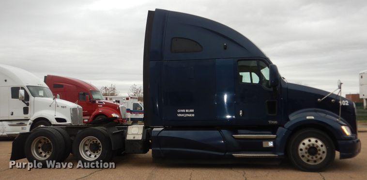 image for item DI6850 2012 Kenworth T700  semi truck
