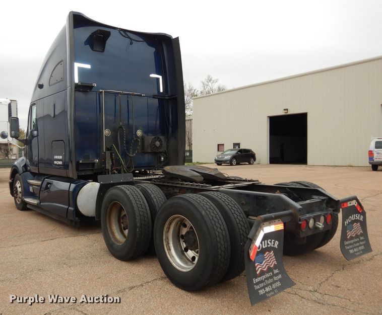 image for item DI6850 2012 Kenworth T700  semi truck