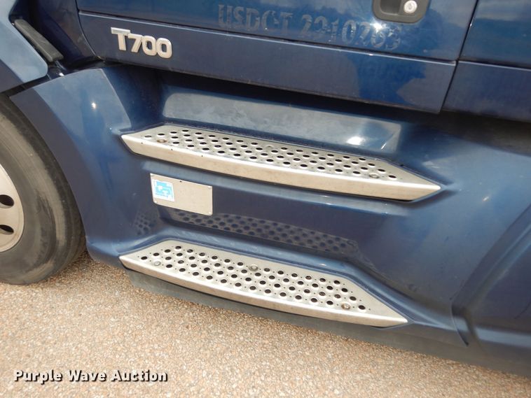 image for item DI6850 2012 Kenworth T700  semi truck