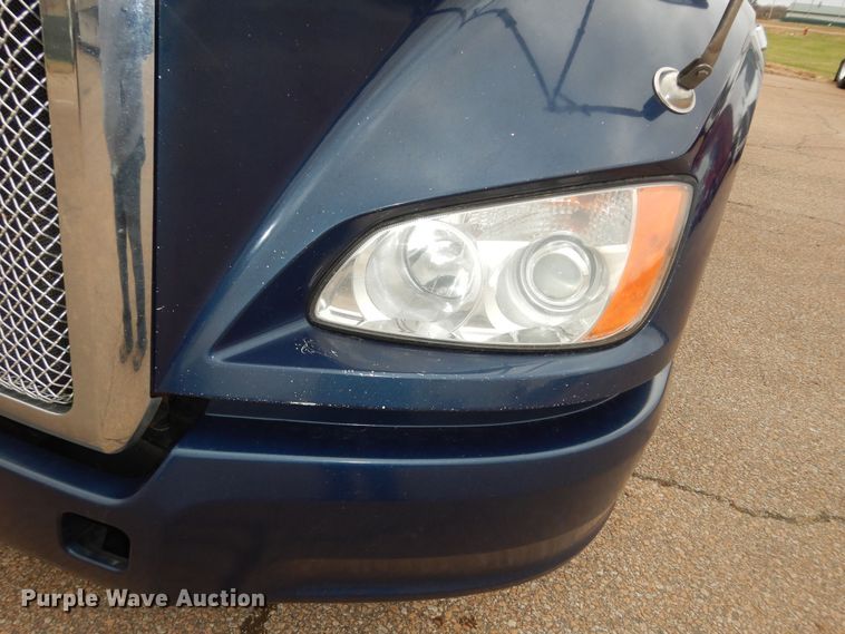 image for item DI6850 2012 Kenworth T700  semi truck