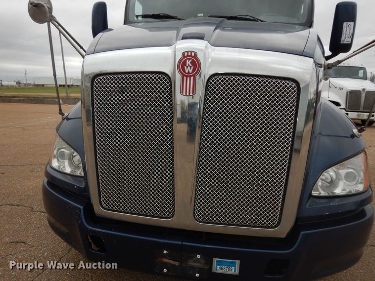 image for item DI6850 2012 Kenworth T700  semi truck