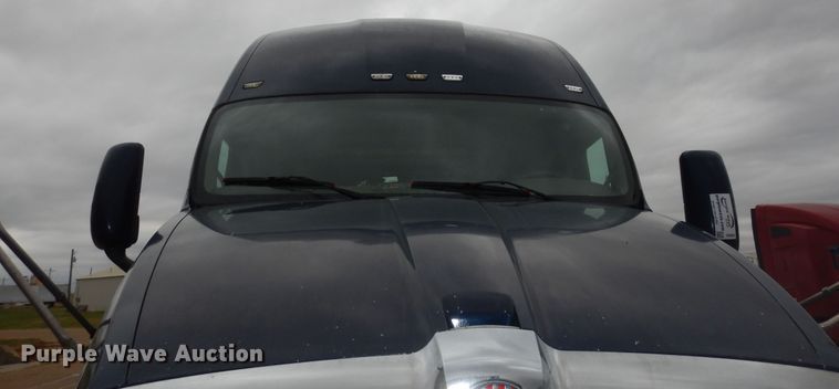 image for item DI6850 2012 Kenworth T700  semi truck