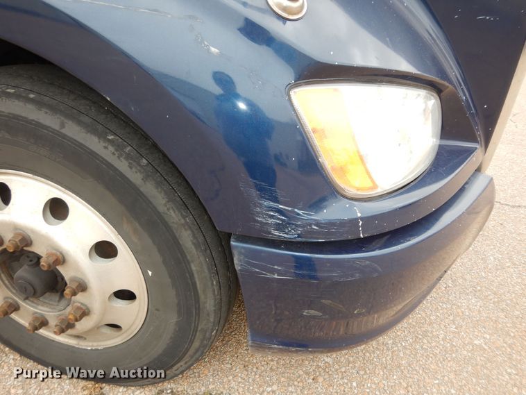 image for item DI6850 2012 Kenworth T700  semi truck