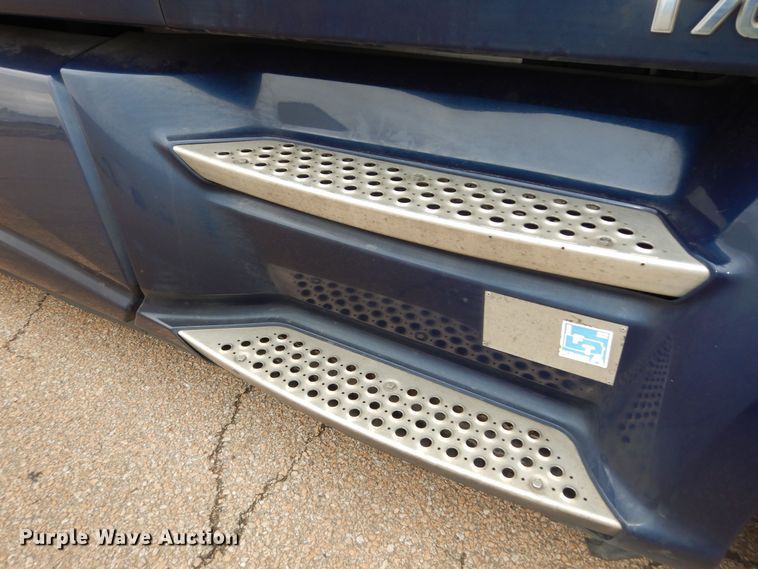 image for item DI6850 2012 Kenworth T700  semi truck