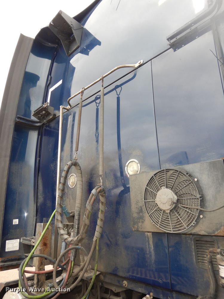 image for item DI6850 2012 Kenworth T700  semi truck