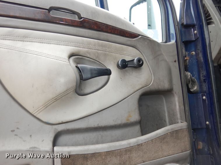 image for item DI6850 2012 Kenworth T700  semi truck