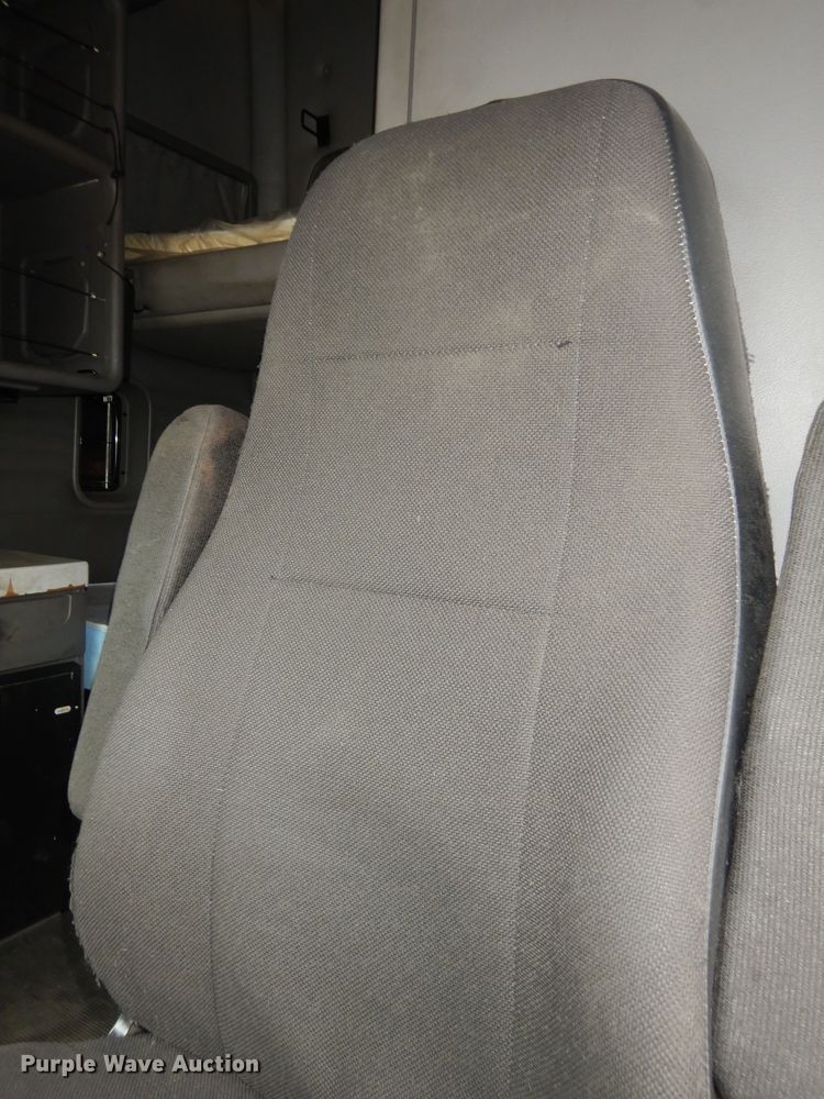 image for item DI6850 2012 Kenworth T700  semi truck