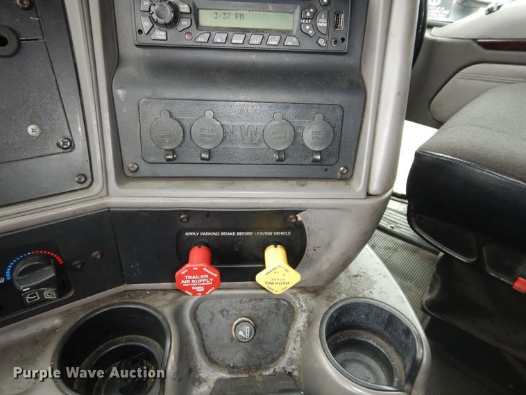 image for item DI6850 2012 Kenworth T700  semi truck