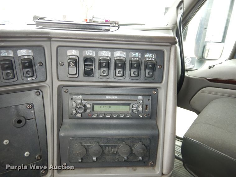 image for item DI6850 2012 Kenworth T700  semi truck