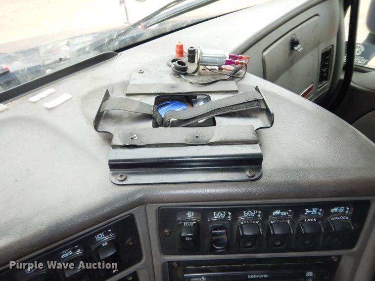 image for item DI6850 2012 Kenworth T700  semi truck