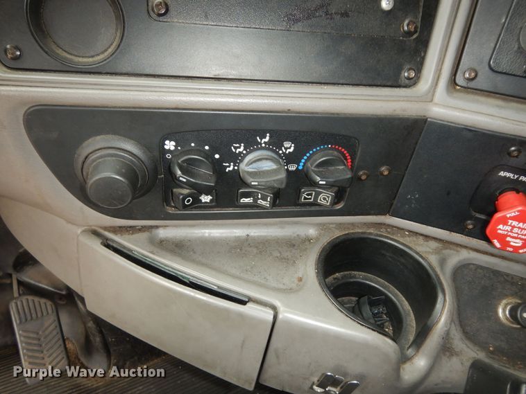 image for item DI6850 2012 Kenworth T700  semi truck