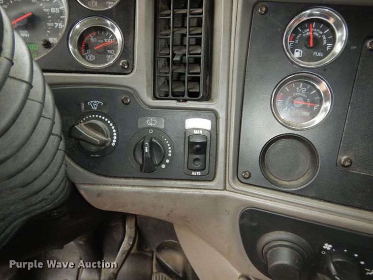 image for item DI6850 2012 Kenworth T700  semi truck