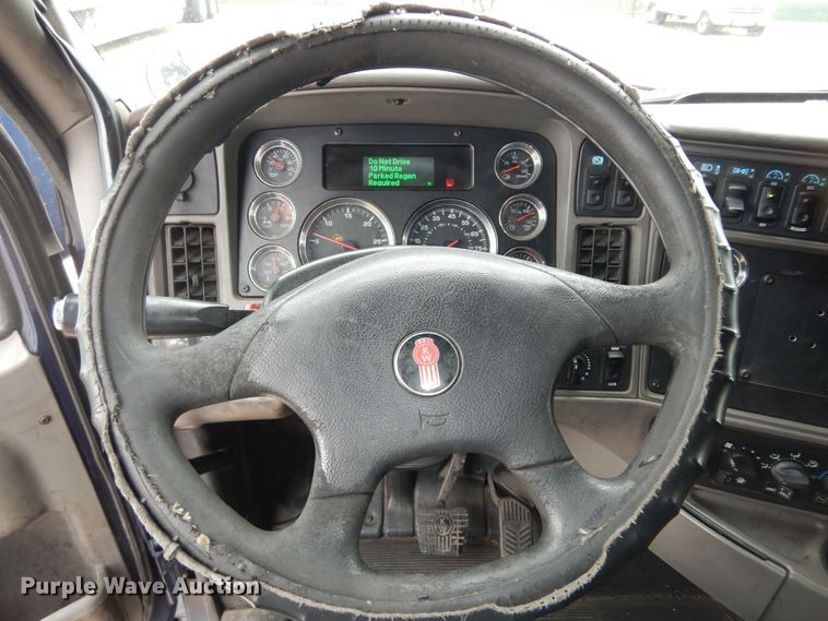 image for item DI6850 2012 Kenworth T700  semi truck