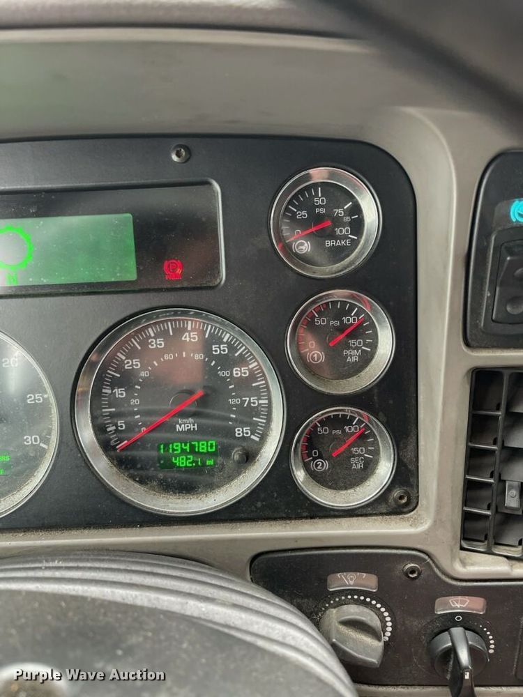 image for item DI6850 2012 Kenworth T700  semi truck