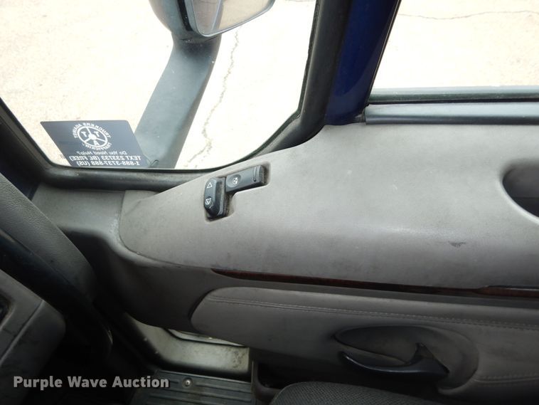 image for item DI6850 2012 Kenworth T700  semi truck