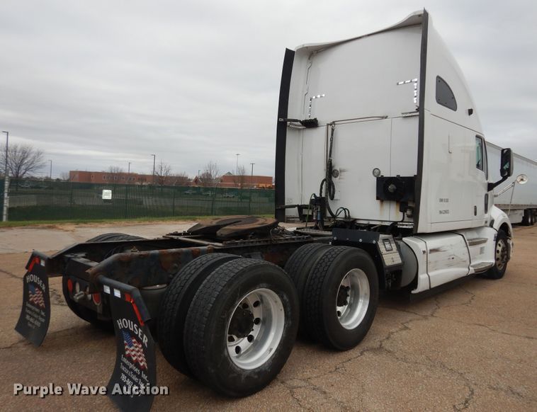 image for item DI6851 2012 Kenworth T700  semi truck