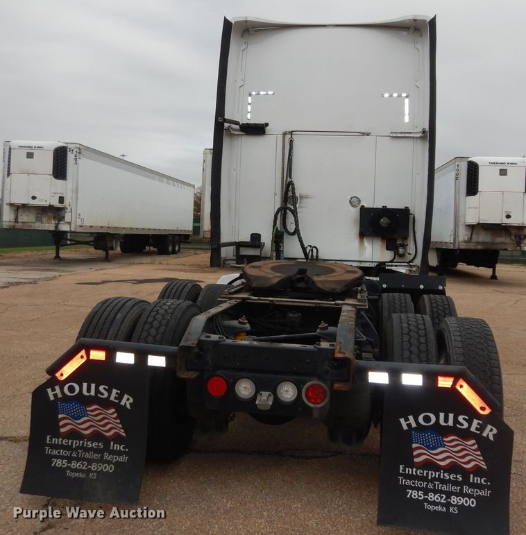 image for item DI6851 2012 Kenworth T700  semi truck