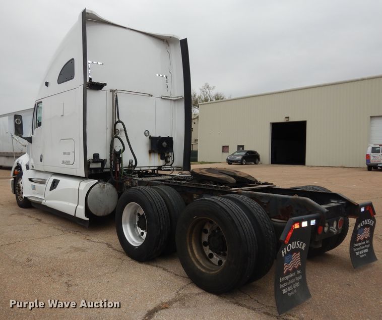 image for item DI6851 2012 Kenworth T700  semi truck