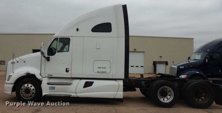 image for item DI6851 2012 Kenworth T700  semi truck