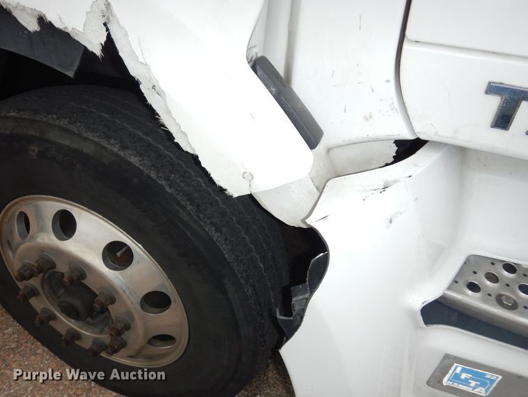 image for item DI6851 2012 Kenworth T700  semi truck