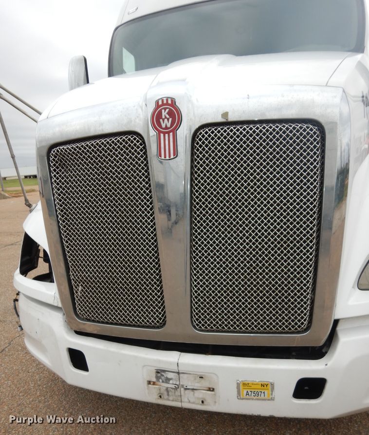 image for item DI6851 2012 Kenworth T700  semi truck