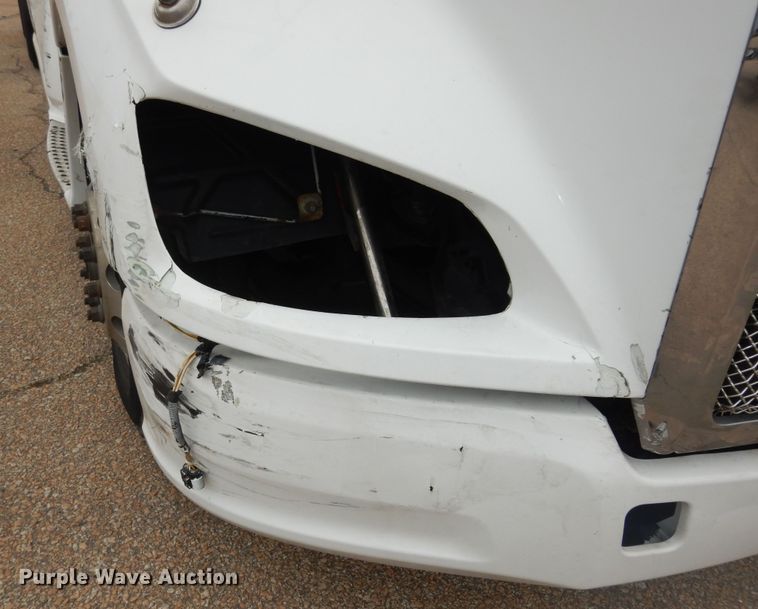 image for item DI6851 2012 Kenworth T700  semi truck