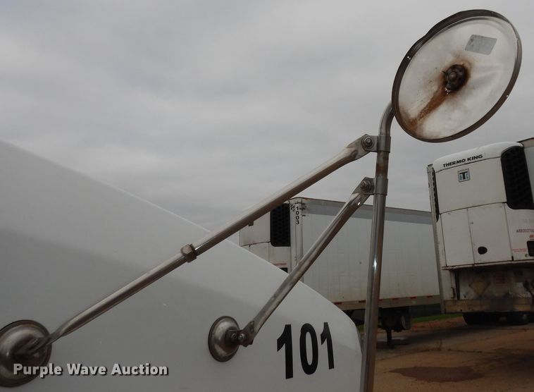 image for item DI6851 2012 Kenworth T700  semi truck