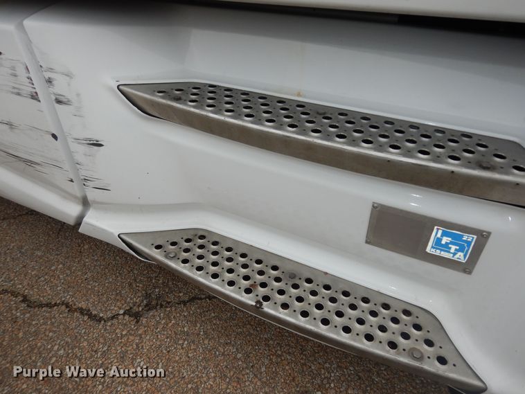 image for item DI6851 2012 Kenworth T700  semi truck