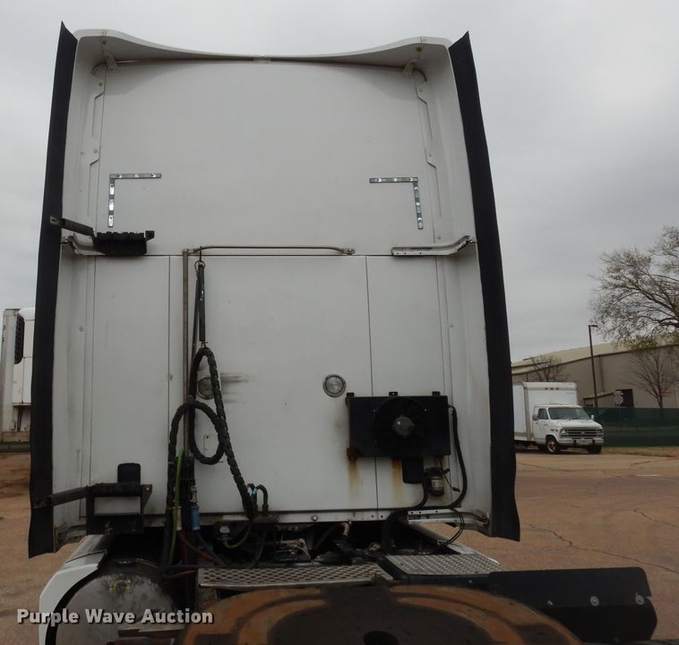 image for item DI6851 2012 Kenworth T700  semi truck