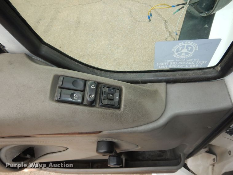 image for item DI6851 2012 Kenworth T700  semi truck