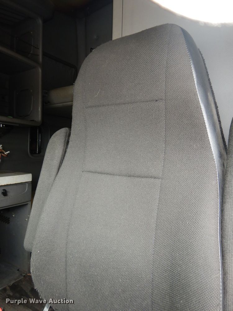 image for item DI6851 2012 Kenworth T700  semi truck