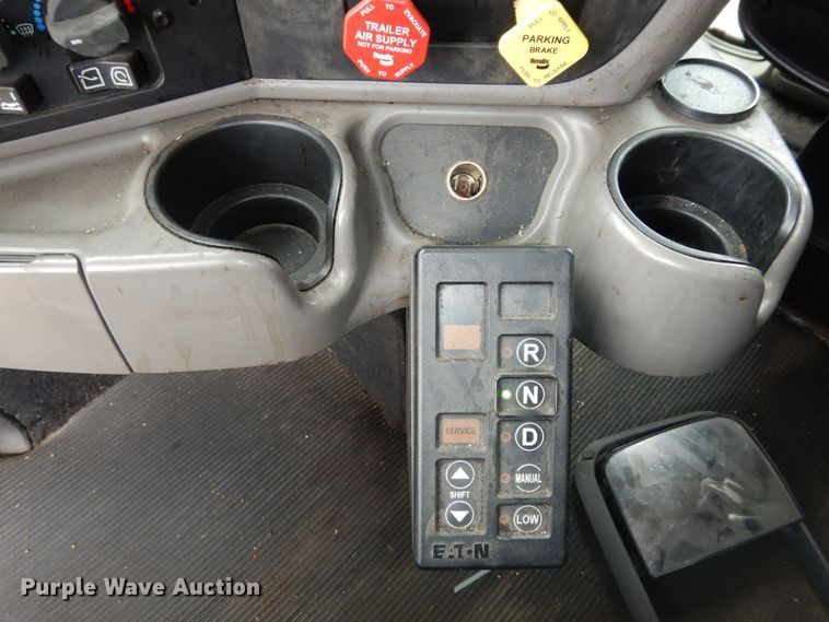 image for item DI6851 2012 Kenworth T700  semi truck