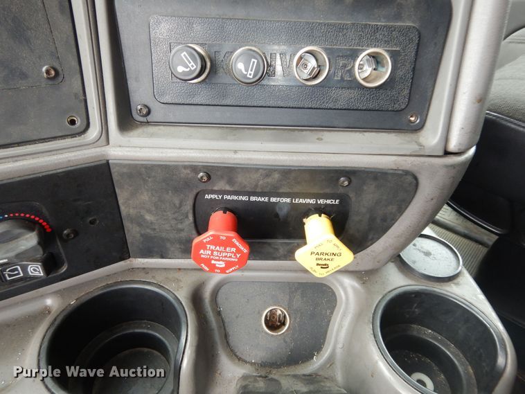 image for item DI6851 2012 Kenworth T700  semi truck