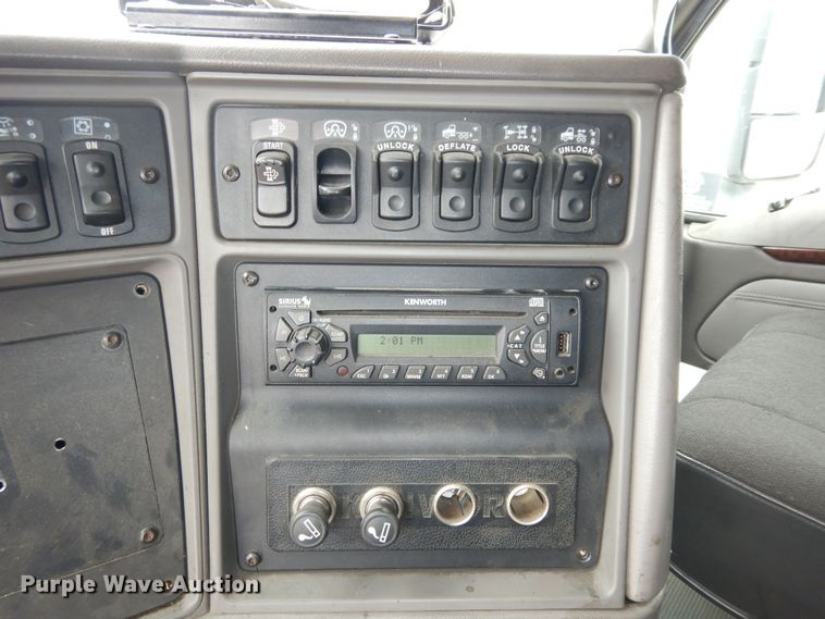 image for item DI6851 2012 Kenworth T700  semi truck