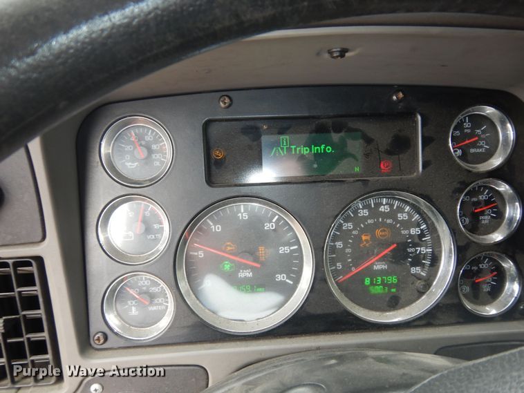 image for item DI6851 2012 Kenworth T700  semi truck