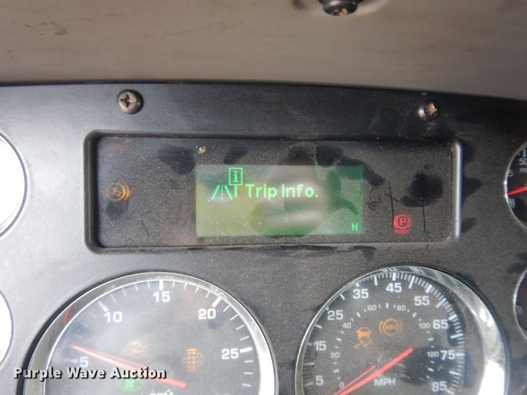 image for item DI6851 2012 Kenworth T700  semi truck