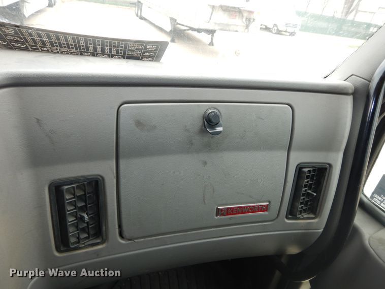 image for item DI6851 2012 Kenworth T700  semi truck