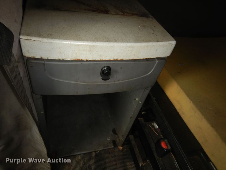 image for item DI6851 2012 Kenworth T700  semi truck