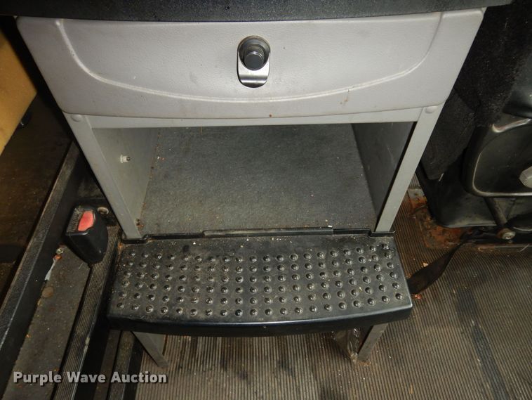 image for item DI6851 2012 Kenworth T700  semi truck