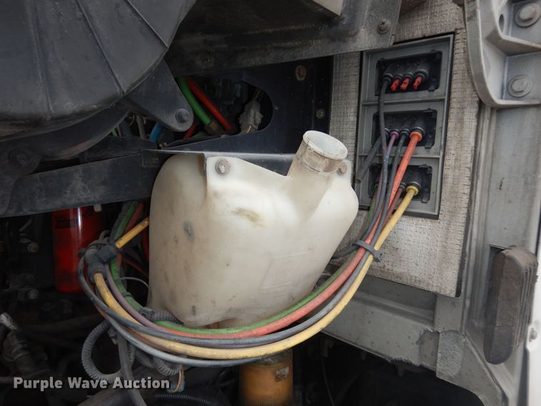 image for item DI6851 2012 Kenworth T700  semi truck