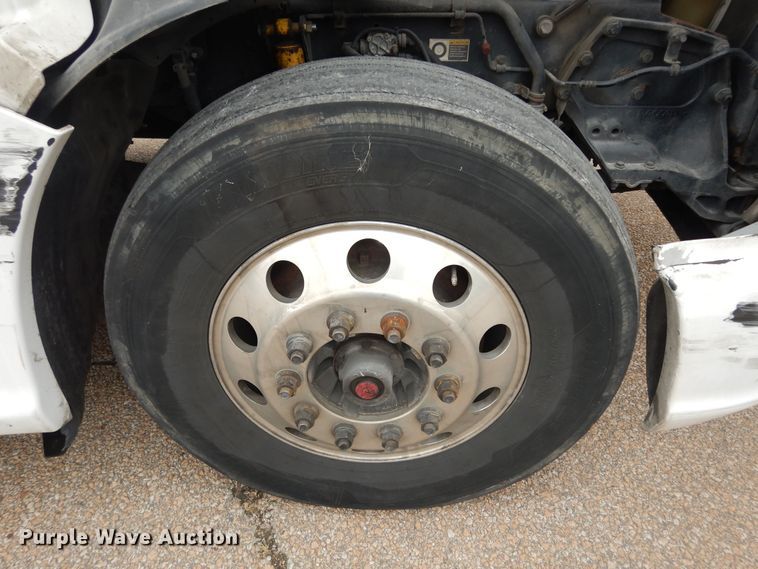 image for item DI6851 2012 Kenworth T700  semi truck