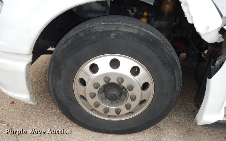 image for item DI6851 2012 Kenworth T700  semi truck