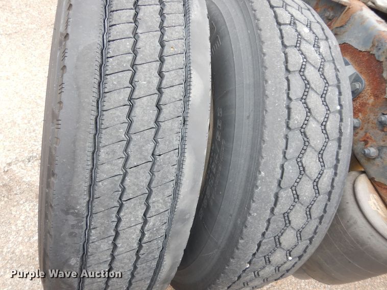 image for item DI6851 2012 Kenworth T700  semi truck