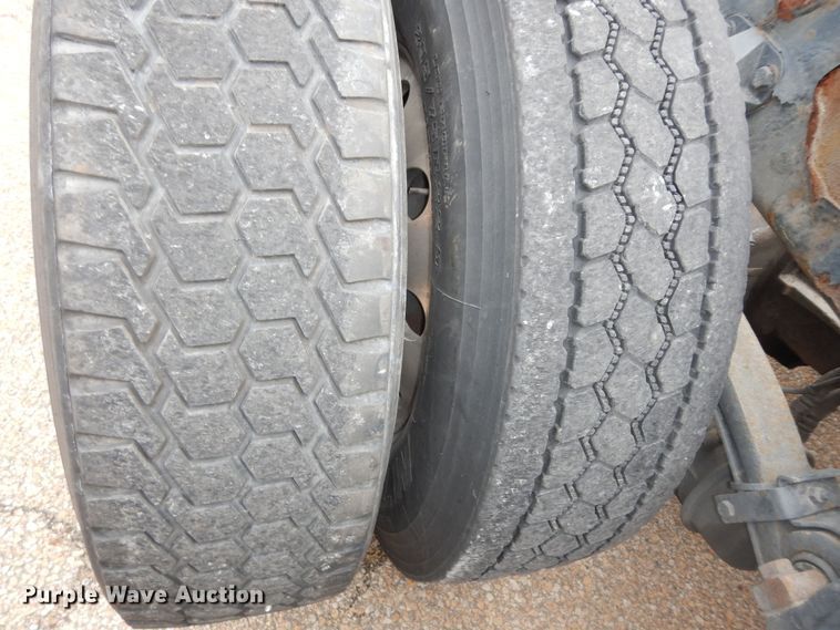 image for item DI6851 2012 Kenworth T700  semi truck