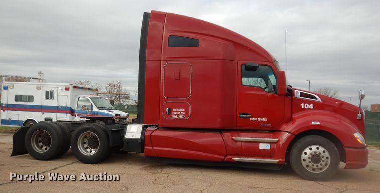 image for item DI6852 2014 Kenworth T680  semi truck
