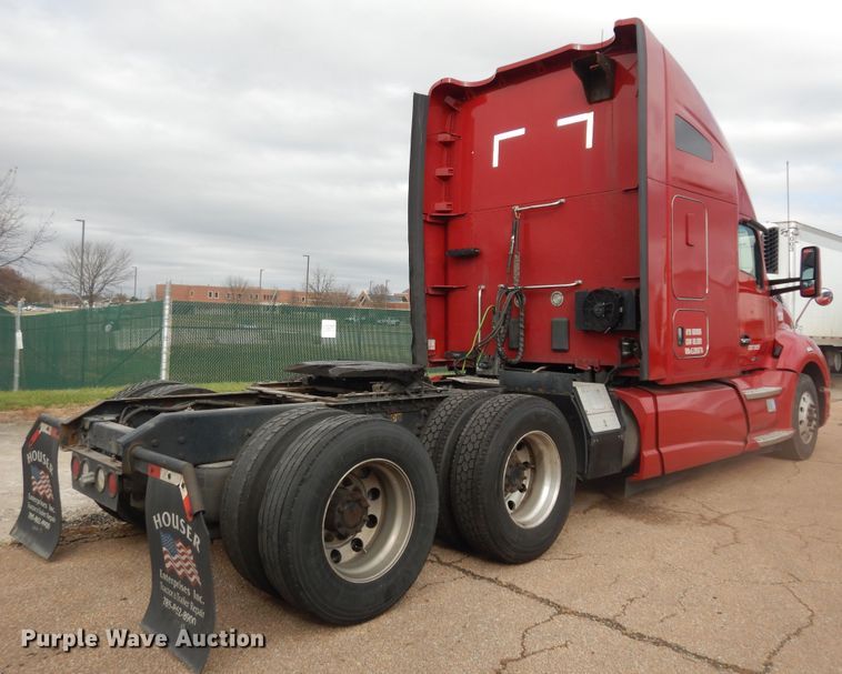image for item DI6852 2014 Kenworth T680  semi truck