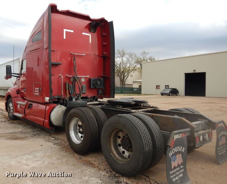 image for item DI6852 2014 Kenworth T680  semi truck