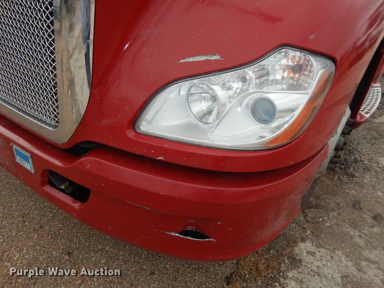 image for item DI6852 2014 Kenworth T680  semi truck