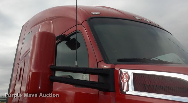 image for item DI6852 2014 Kenworth T680  semi truck